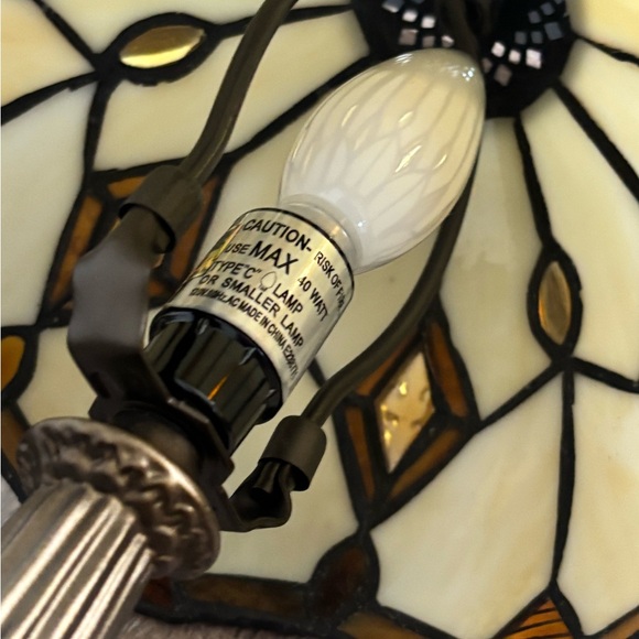Tiffany style stained glass lamp - Picture 11 of 14